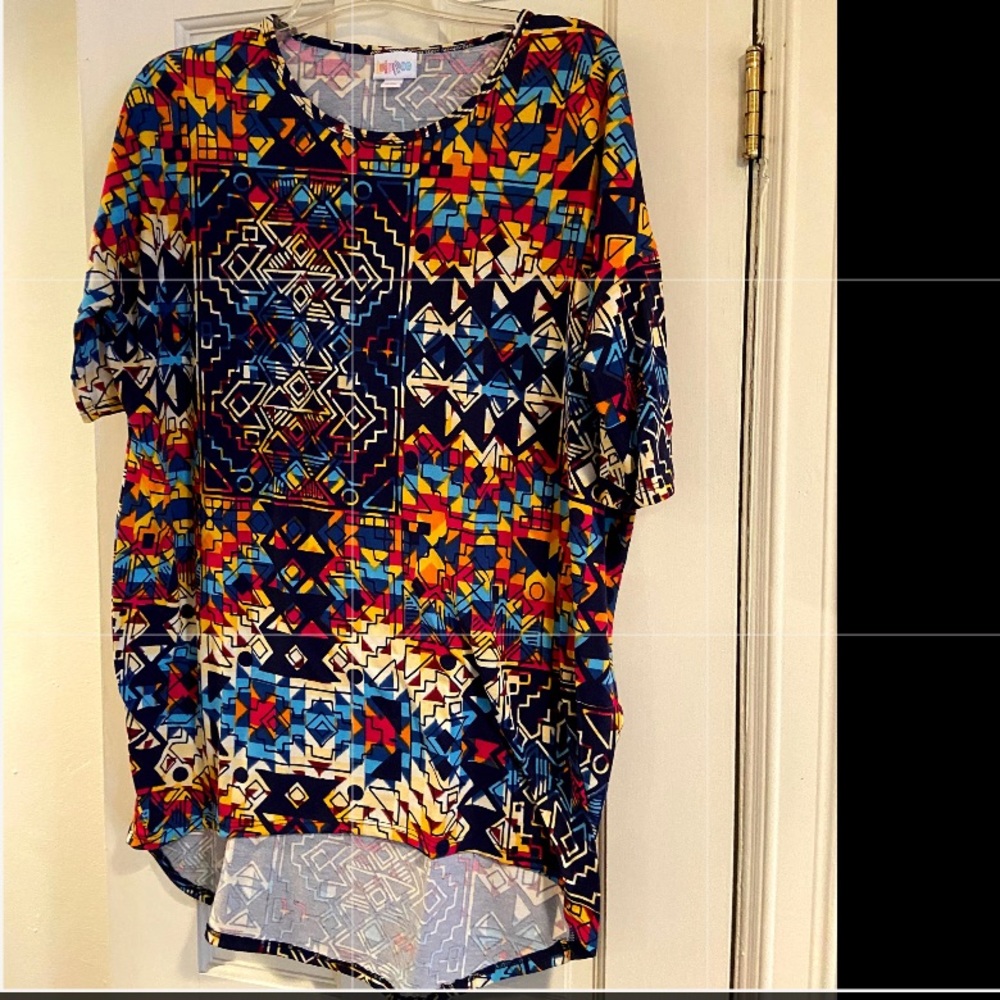 LuLaRoe t-shirt